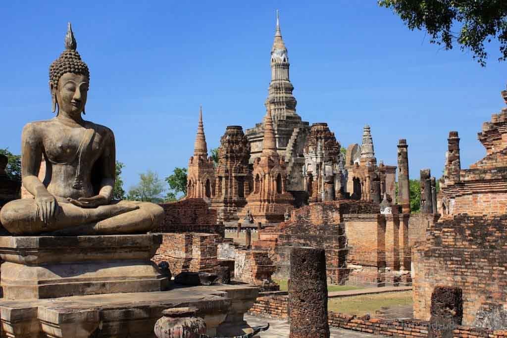 Lối kiến trúc cổ kính và hoang sơ tại ngôi chùa lâu đời nhất ở Thái Lan